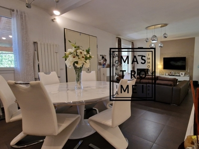 Appartamento bifamiliare in Via Fossanuova, Porcari, 11 locali, 320 m²