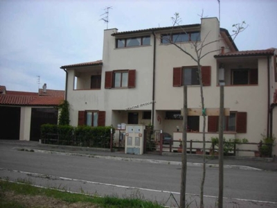 Appartamento bifamiliare in VIA PIETRO GERMI, Grosseto, 5 locali