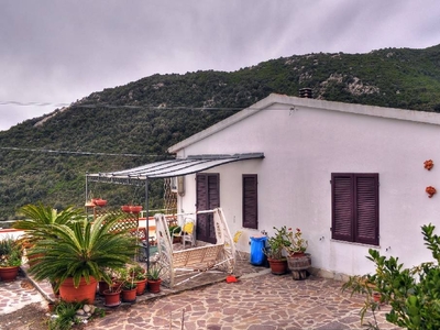 Appartamento bifamiliare in Via Vallebuia, Campo nell'Elba, 70 locali