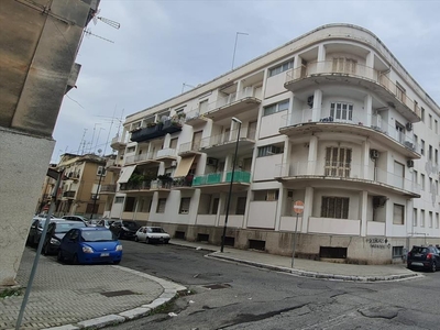 Appartamento con box in via georgia, Reggio Calabria