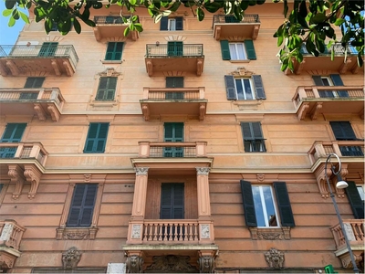 Appartamento in Corso Colombo, Rapallo, 8 locali, 3 bagni, 300 m²