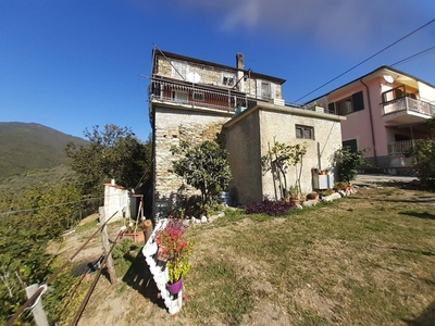 Appartamento in Frazione montà, Aquila d'Arroscia, 6 locali, 2 bagni