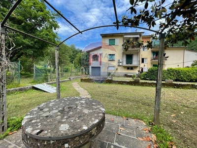 Appartamento in LOCALITA' GIARDINETTO, Bagni di Lucca, 7 locali