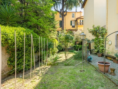 Appartamento in Piazza San Michele, Lucca, 10 locali, 3 bagni, 320 m²