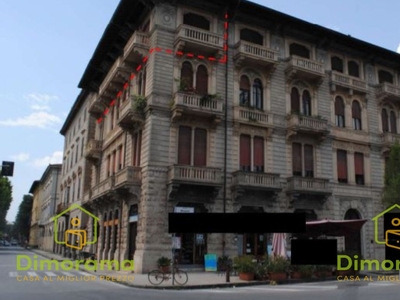 Appartamento in Piazzale Bettino Ricasoli 197, Lucca, 5 locali, 211 m²