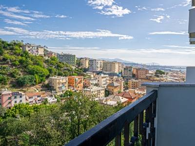 Appartamento in Piazzale dei glicini, Genova, 7 locali, 2 bagni