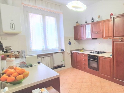 Appartamento in Via Antonio Pellegrini, Genova, 5 locali, 1 bagno