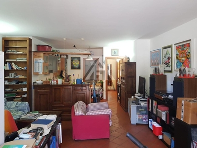 Appartamento in Via Augusto Mancini, Lucca, 5 locali, 1 bagno, 103 m²
