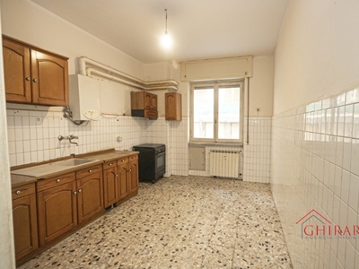 Appartamento in VIA BORZOLI 10, Genova, 6 locali, 1 bagno, 96 m²