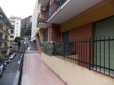 Appartamento in Via Capri, Genova, 6 locali, 1 bagno, 93 m², ascensore