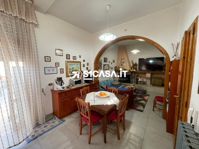 Appartamento in Via Collepasso, Galatina, 11 locali, 2 bagni, 350 m²