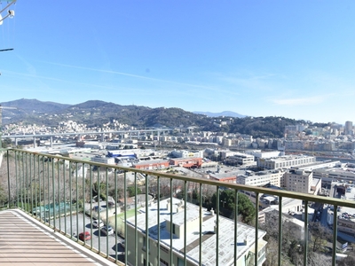 Appartamento in Via Coronata, Genova, 6 locali, 1 bagno, 80 m²