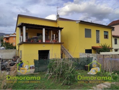 Appartamento in Via dei Dinelli 71, Lucca, 6 locali, 2 bagni, 160 m²