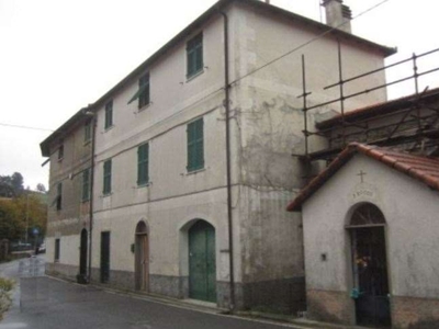 Appartamento in Via dei Marmi 21, Campomorone, 6 locali, 81 m²