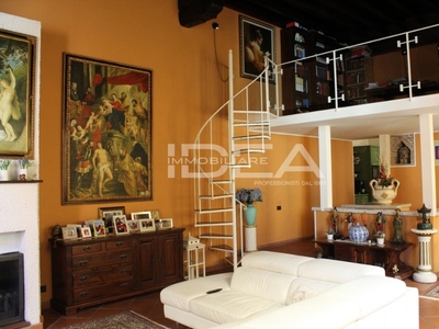 Appartamento in Via delle Grazie, Lucca, 10 locali, 2 bagni, 240 m²