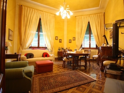 Appartamento in Via Don Giovanni Minzoni, Lucca, 8 locali, 2 bagni
