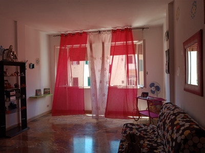 Appartamento in Via Enrico Mayer 69, Livorno, 5 locali, 2 bagni, 90 m²