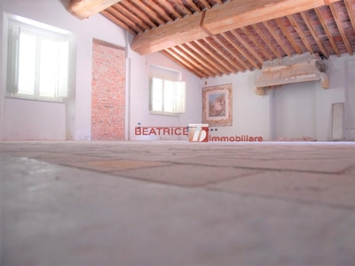 Appartamento in VIA FATINELLI, Lucca, 6 locali, 3 bagni, 350 m²
