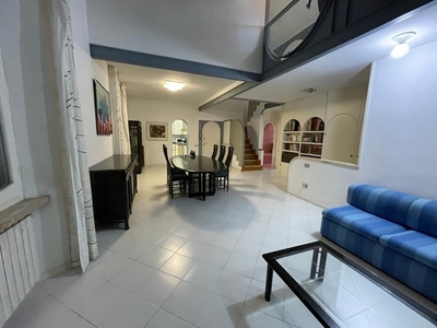 Appartamento in VIA GIACOMELLI, Follonica, 8 locali, 2 bagni, 185 m²
