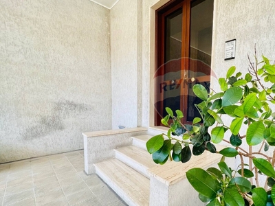 Appartamento in Via Lequile, Lecce, 5 locali, 2 bagni, con box, 139 m²