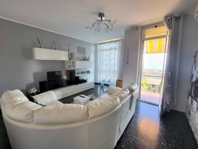Appartamento in Via Martiri Del Turchino, Genova, 7 locali, 1 bagno