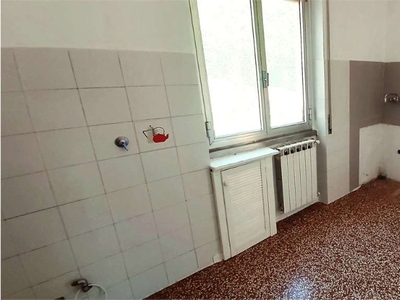 Appartamento in Via Natale Gallino, Genova, 5 locali, 1 bagno, 72 m²