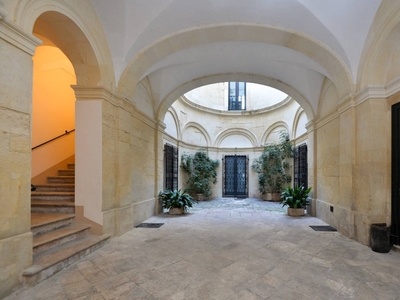Appartamento in Via Principi Di Savoia, Lecce, 9 locali, 3 bagni