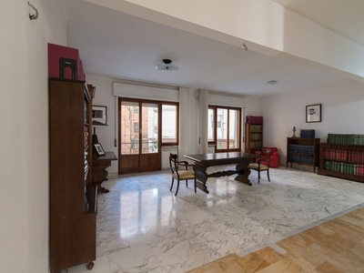 Appartamento in Via Santa Chiara 4, Genova, 6 locali, 2 bagni, 146 m²