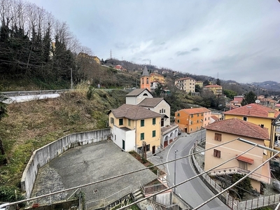 Appartamento in Via Santissimo Nome di Gesù, Ceranesi, 6 locali, 86 m²