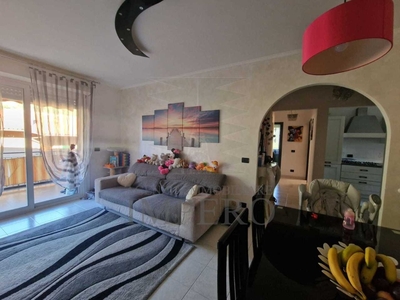 Appartamento in Via Tremola, Ventimiglia, 5 locali, 1 bagno, 90 m²