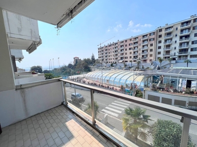 Appartamento in Viale Villa Gavotti, Genova, 6 locali, 2 bagni, 80 m²