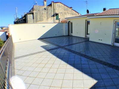 Attico a Viareggio, 4 locali, 2 bagni, 95 m², 2° piano, terrazzo