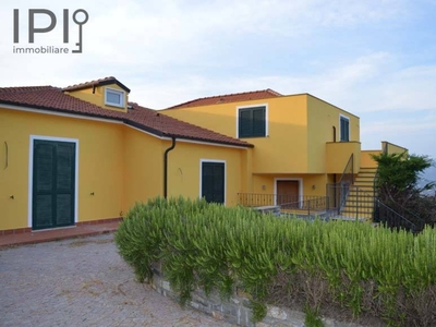 Bilocale in Complesso saffirio, Diano Marina, 1 bagno, con box, 40 m²