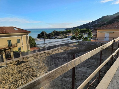 Bilocale in Corso Nizza, Ventimiglia, 1 bagno, giardino privato, 60 m²