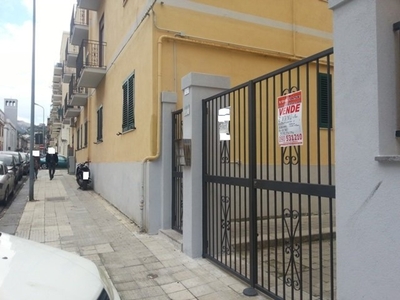 Bilocale in Via A. saffi, Messina, 1 bagno, arredato, 55 m², 2° piano