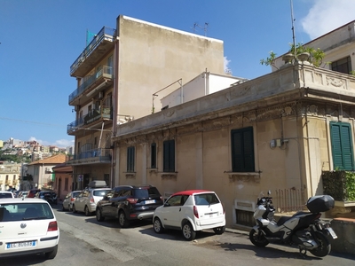 Bilocale in Via Brenta 12, Messina, 1 bagno, 70 m², 1° piano