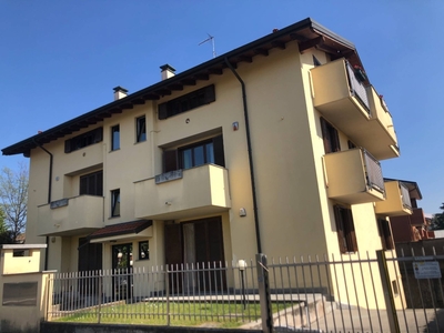 Bilocale in Via buonarroti, Inveruno, 1 bagno, giardino in comune