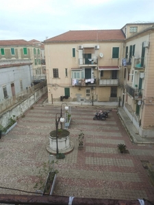 Bilocale in Via reggio calabria n.16 is.54, Messina, 1 bagno, arredato