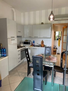 Bilocale in Via medaglie d'oro, Camaiore, 1 bagno, giardino in comune