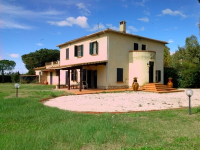 Casa colonica a Orbetello, 7 locali, 3 bagni, giardino privato, 300 m²