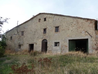 Casa colonica a Treia, 8 locali, 300 m², classe energetica G