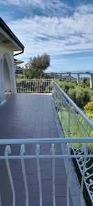 Casa indipendente a Bordighera, 10 locali, 3 bagni, 260 m² in vendita