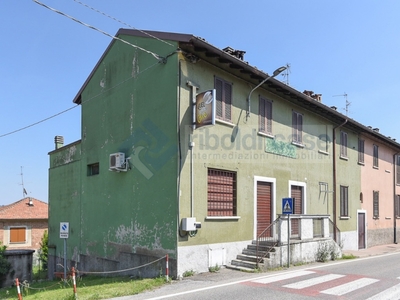 Casa indipendente a Briosco, 7 locali, posto auto, 400 m², terrazzo