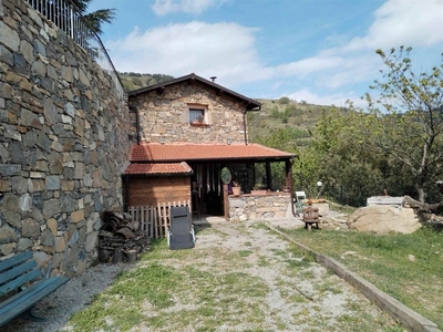 Casa indipendente a Castel Vittorio, 2 locali, 1 bagno, 180 m²