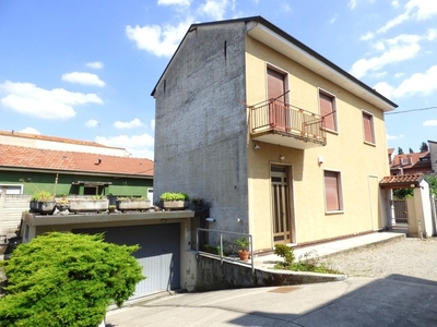 Casa indipendente a Cesano Maderno, 4 locali, 2 bagni, 133 m²
