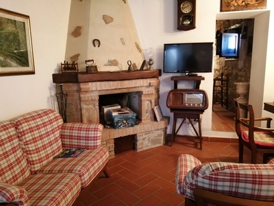 Casa indipendente a Cinigiano, 5 locali, 1 bagno, giardino privato