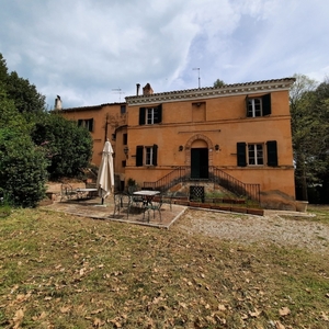 Casa indipendente a Fermo, 21 locali, 7 bagni, giardino privato