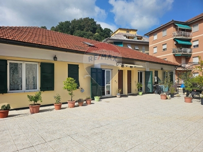 Casa indipendente a Genova, 6 locali, 95 m², piano rialzato in vendita