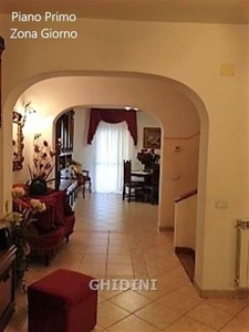 Casa indipendente a Grosseto, 7 locali, 4 bagni, giardino privato