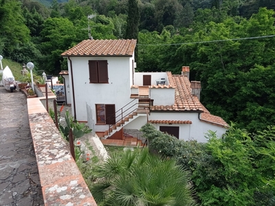 Casa indipendente a Marciana Marina, 8 locali, 3 bagni, posto auto